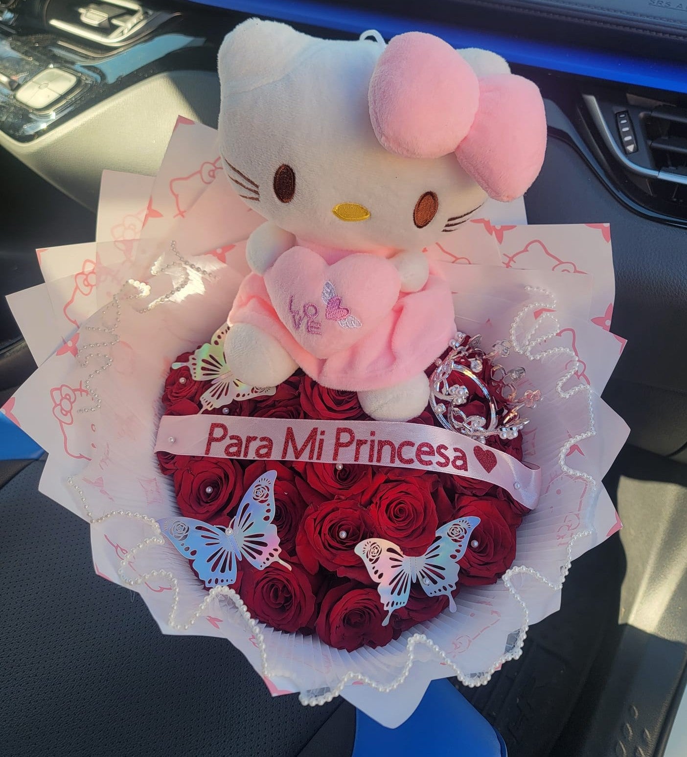 Hello Kitty 25 Rose Bouquet