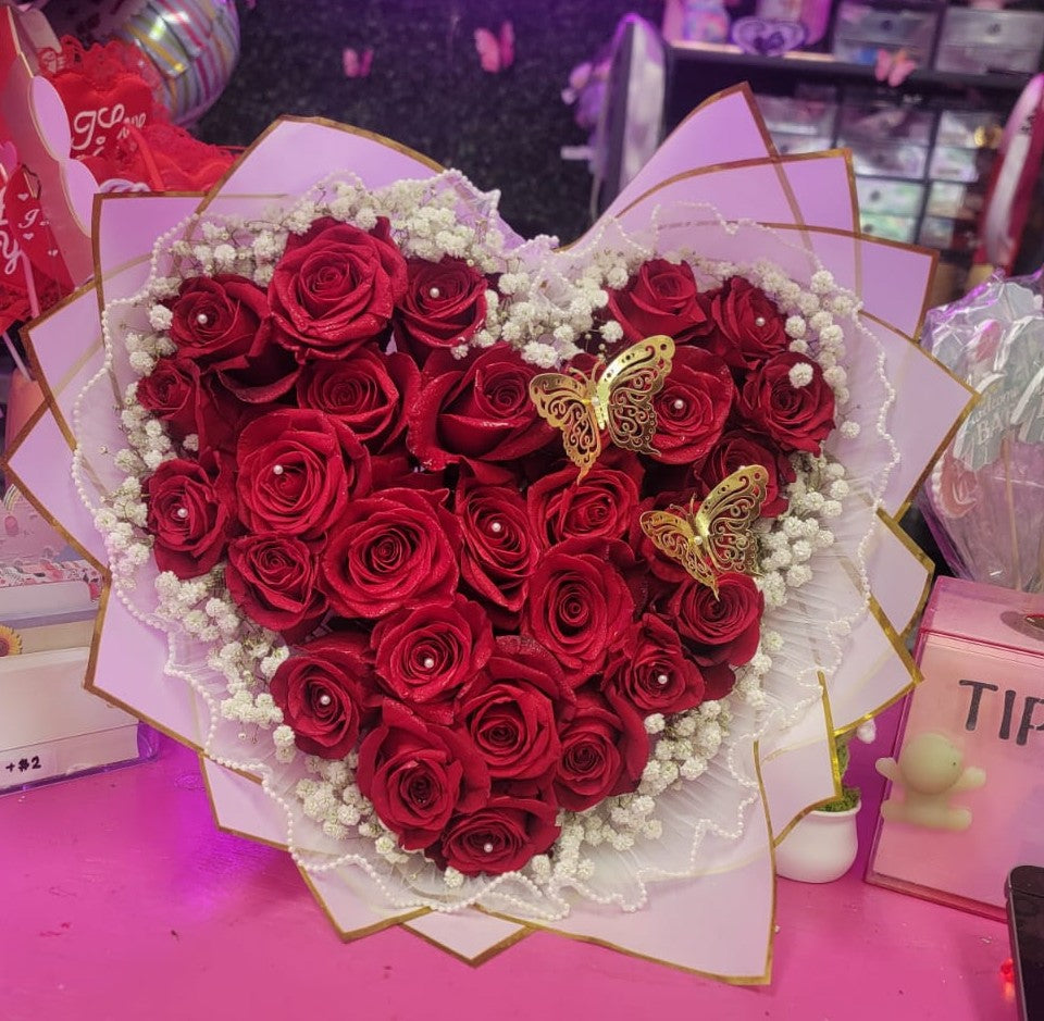 Red Heart Bouquet (30 Roses)