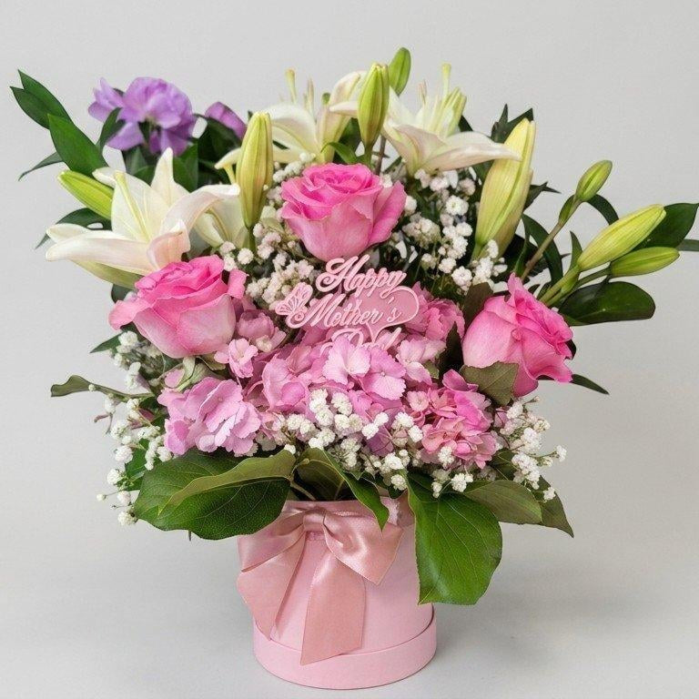 Hydrangea , Roses and Lilly's (Medium)
