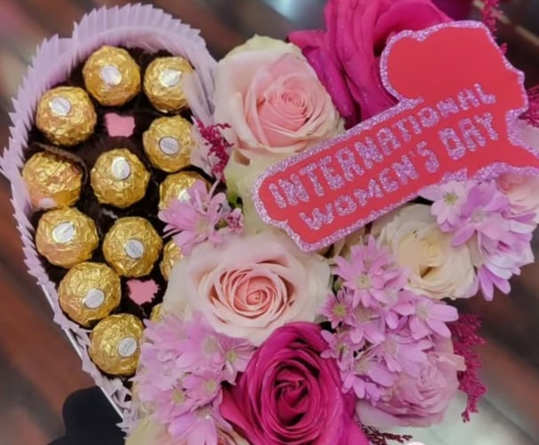1/2 Florals & Sweets Heart Box